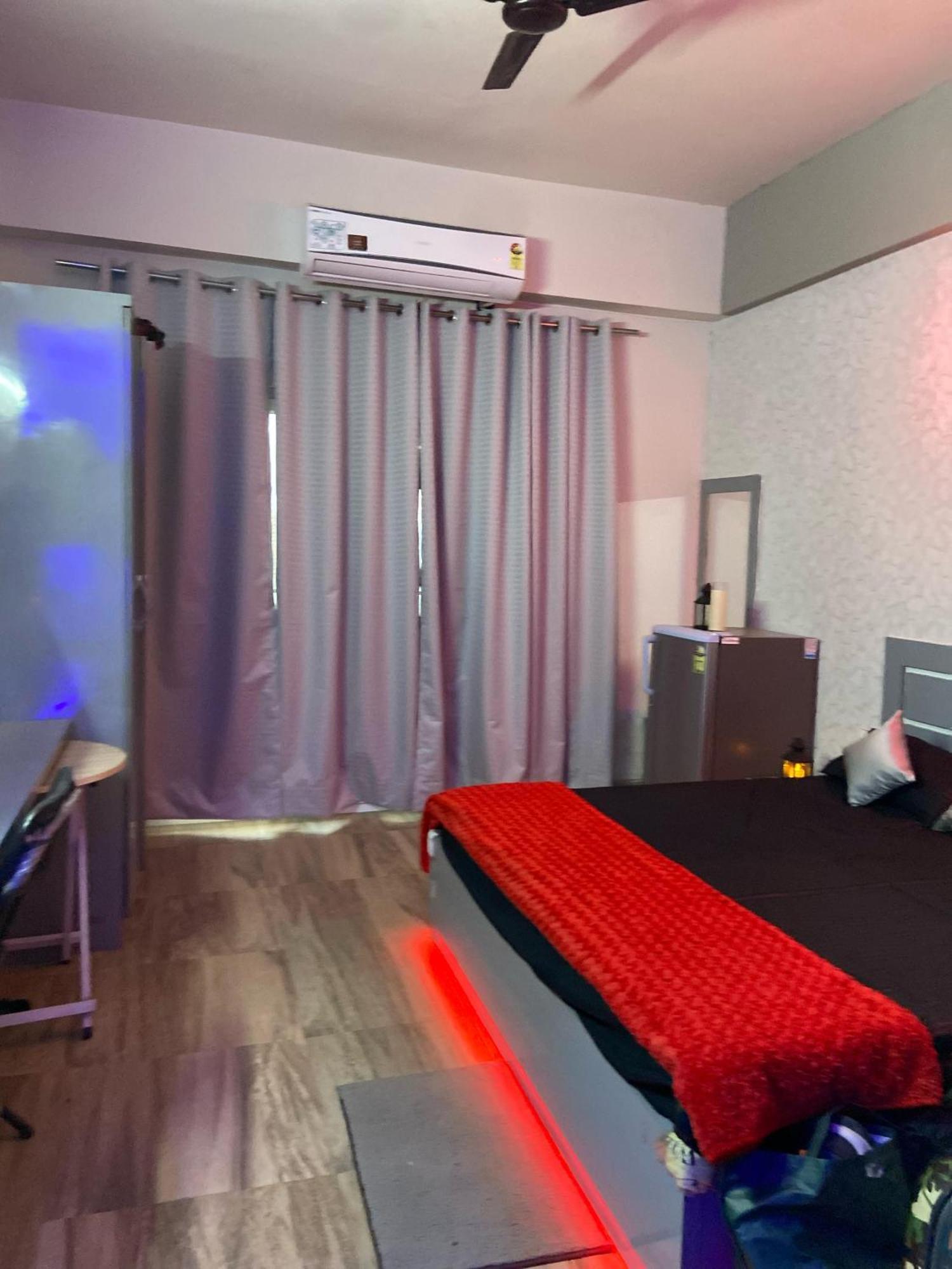 Kinky Dark Rooms Greater Noida Luaran gambar